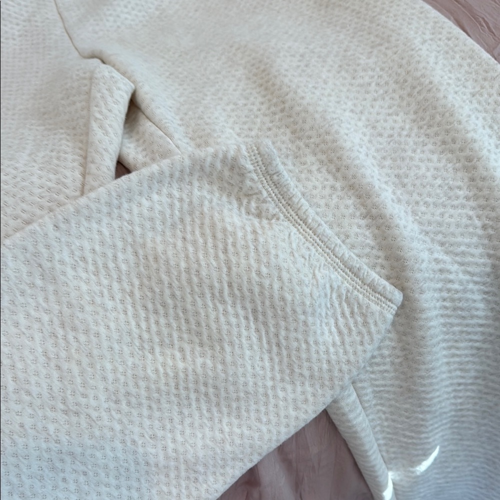 NEW Aerie Cream Textured Pants….joggers - Picture 5 of 6